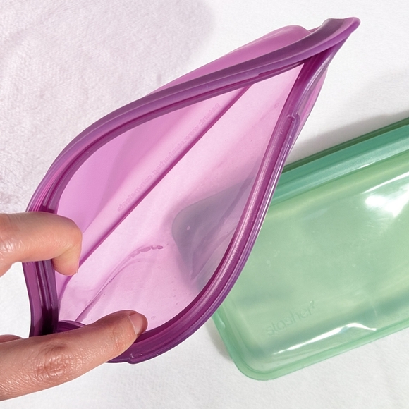 ❤️ Stasher Reusable Silicone Storage Bags (Includes 2) - Picture 3 of 14